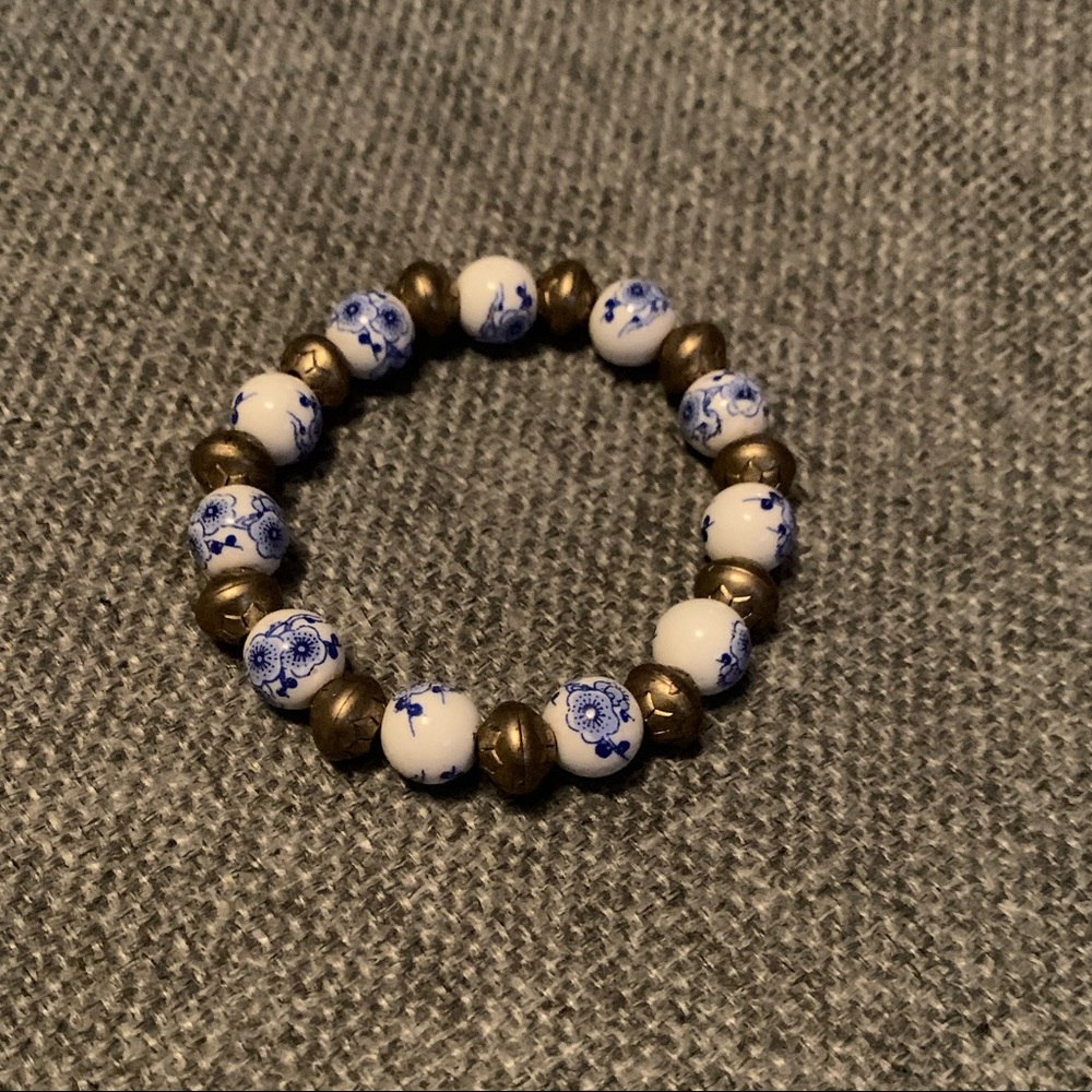 BRAND NEW ASIAN STYLE BEAD BRACELET VINTAGE RETRO STYLE WHITE FLOWERS